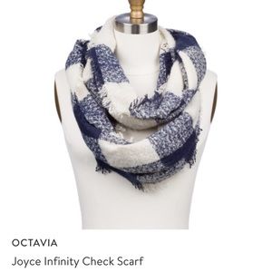 Joyce Infinity check scarf